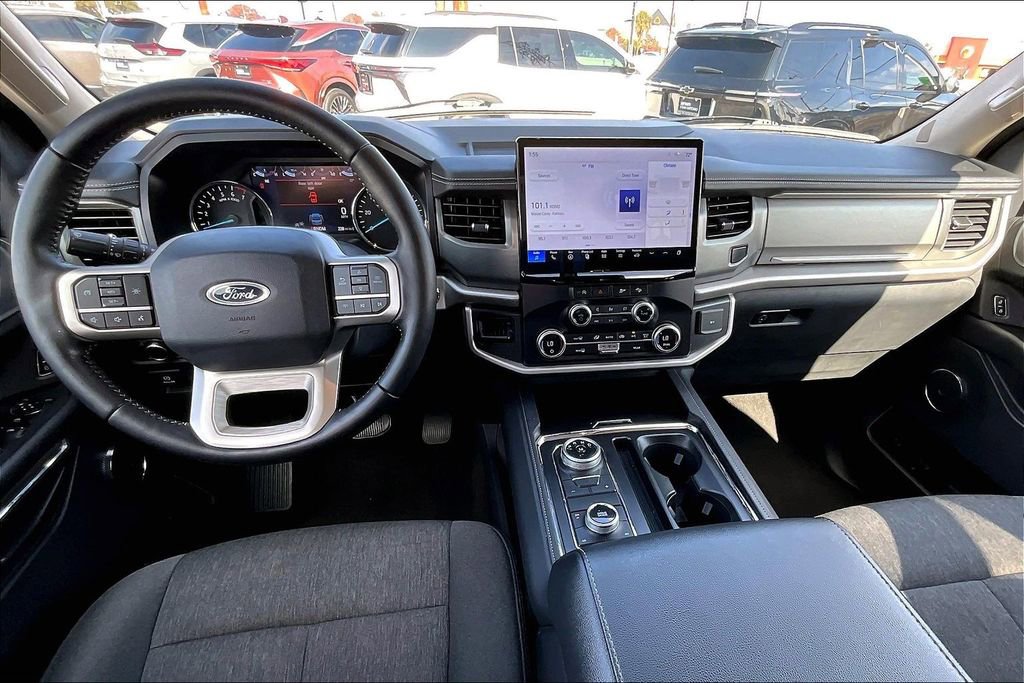 Used 2024 Ford Expedition XLT AWD/4WD image 17