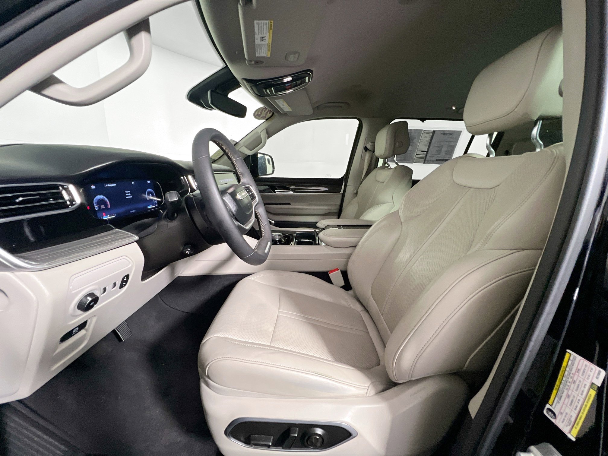 Used 2022 Jeep Wagoneer Series III w/ Convenience Group I image 12