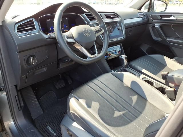 Used 2022 Volkswagen Tiguan SE image 13