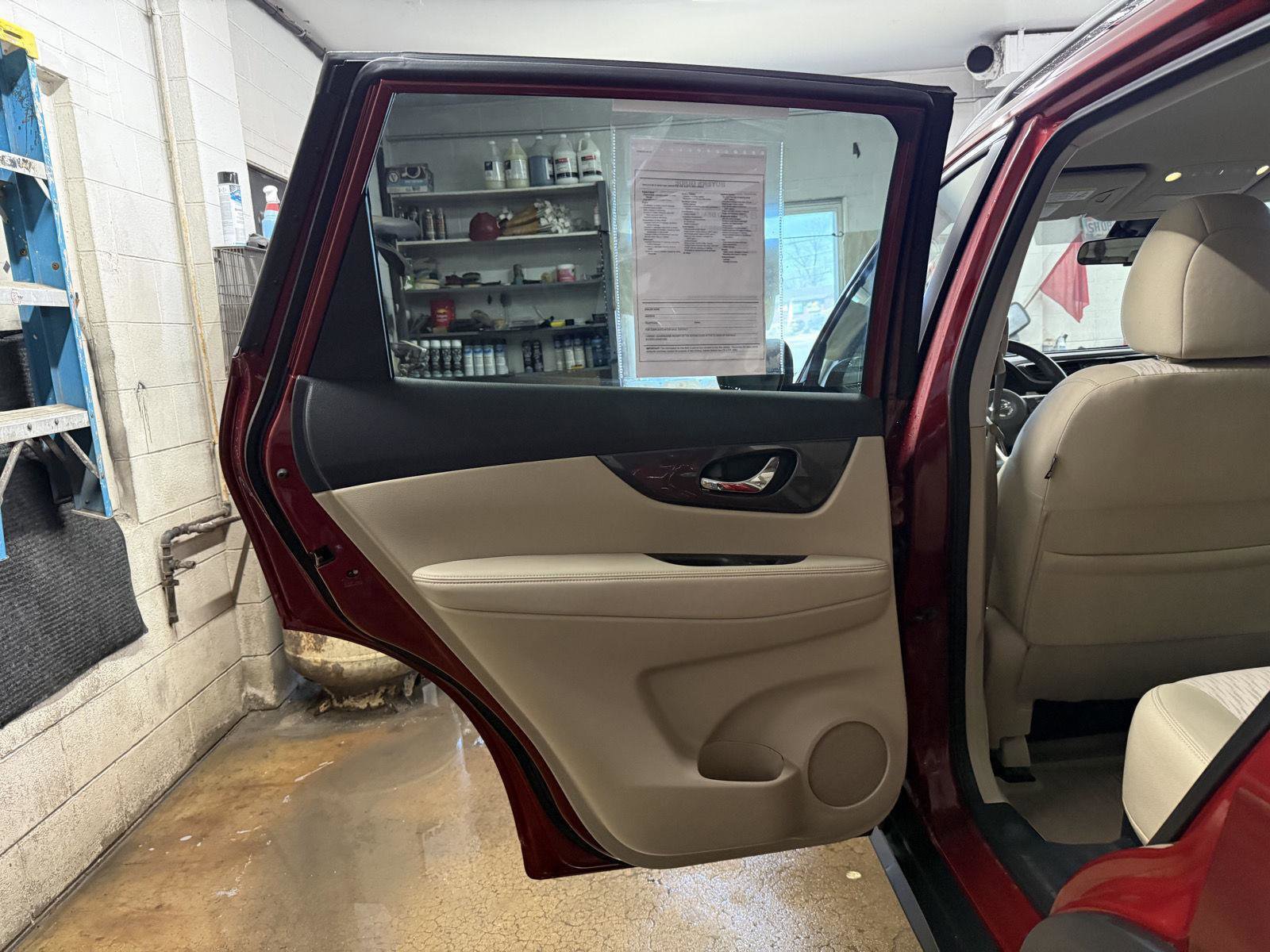 Used 2019 Nissan Rogue SV image 18