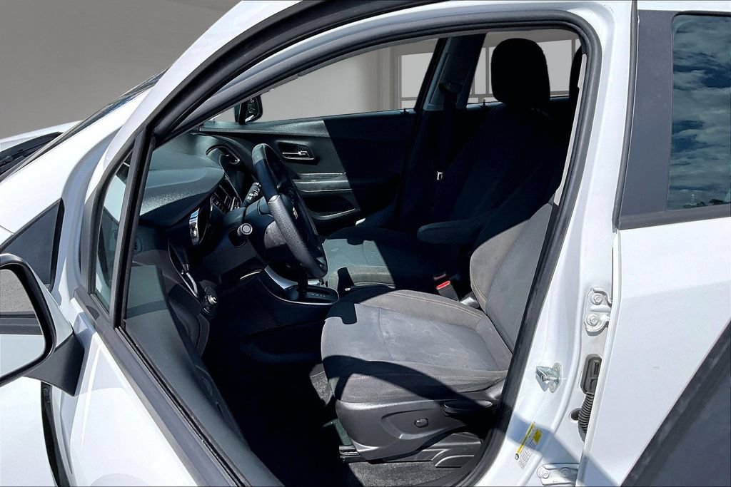Used 2020 Chevrolet Trax LS FWD image 25