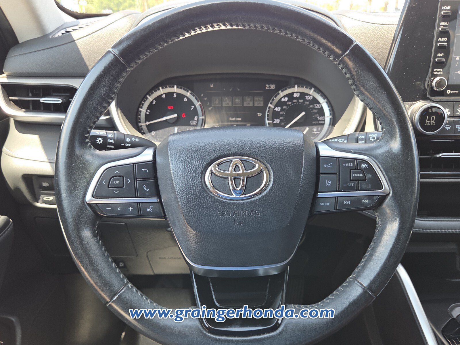 Used 2021 Toyota Highlander XLE FWD image 13
