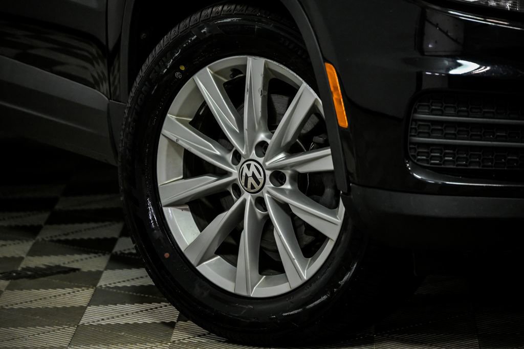 Used 2017 Volkswagen Tiguan Limited image 3