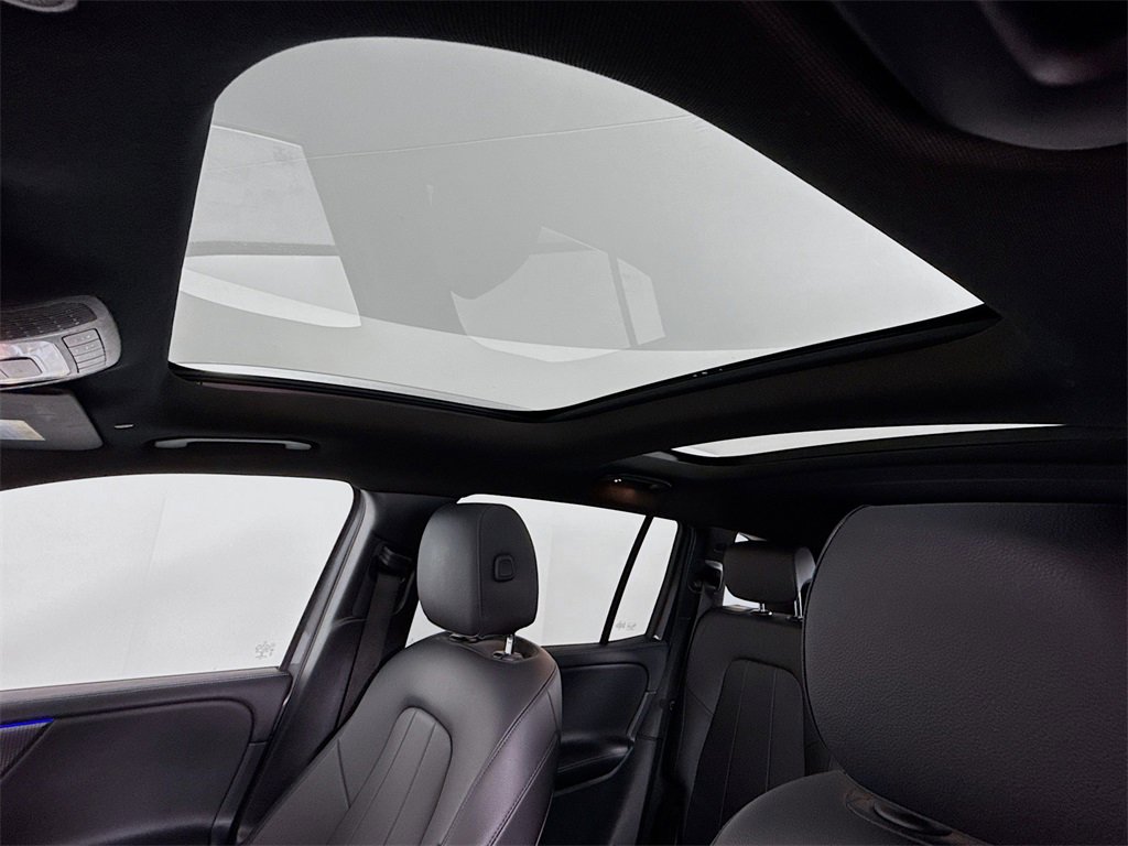 Used 2022 Mercedes-Benz GLB 250 GLB 250 image 21