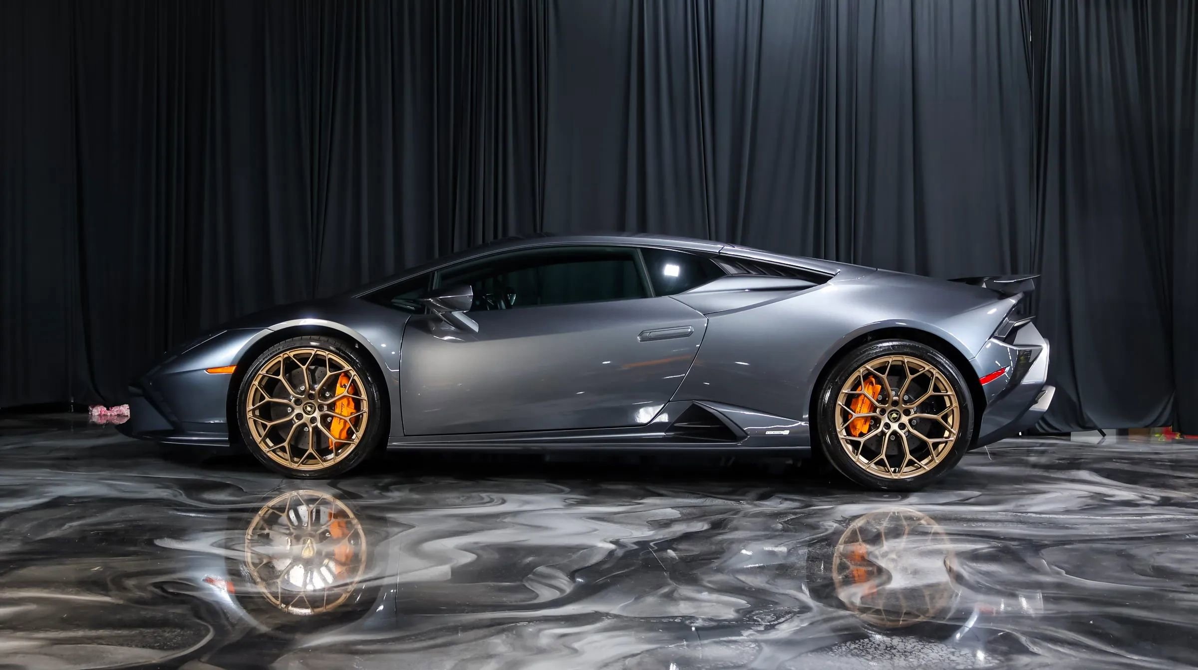 Used 2023 Lamborghini Huracan Tecnica image 2