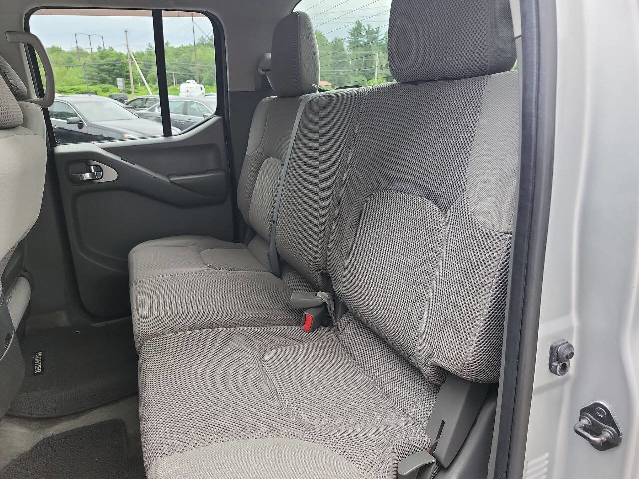 Used 2012 Nissan Frontier SV w/ SV Premium Utility Pkg image 14