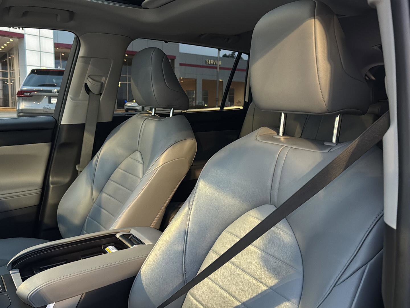 Used 2022 Toyota Highlander XLE image 27