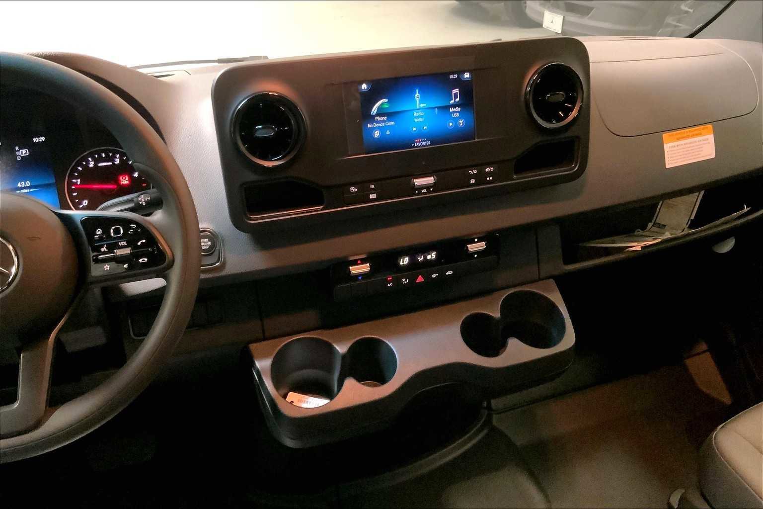 Used 2024 Mercedes-Benz Sprinter 2500 image 23