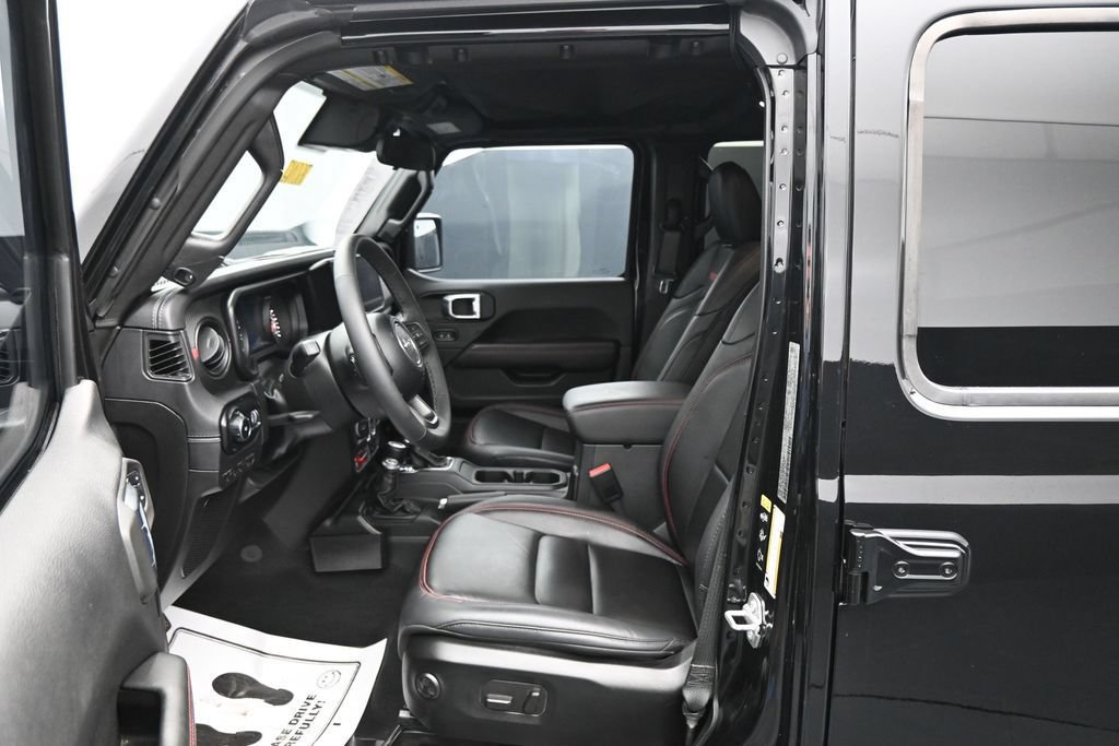 Used 2025 Jeep Wrangler Unlimited Rubicon w/ Convenience Group AWD/4WD image 10