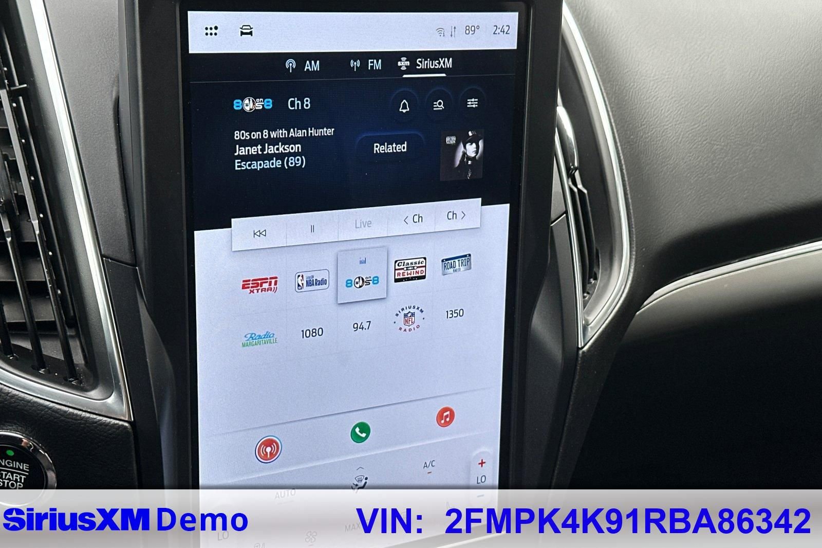 Used 2024 Ford Edge Titanium image 28