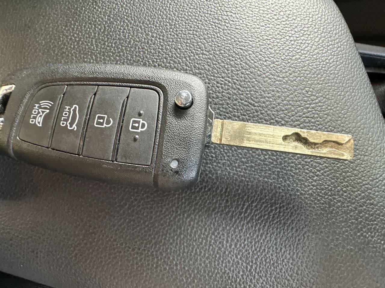 Used 2026 Hyundai Elantra SE FWD image 28