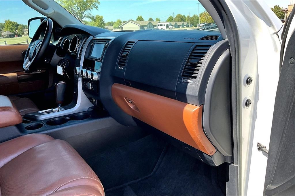 Used 2015 Toyota Sequoia Platinum AWD/4WD image 15