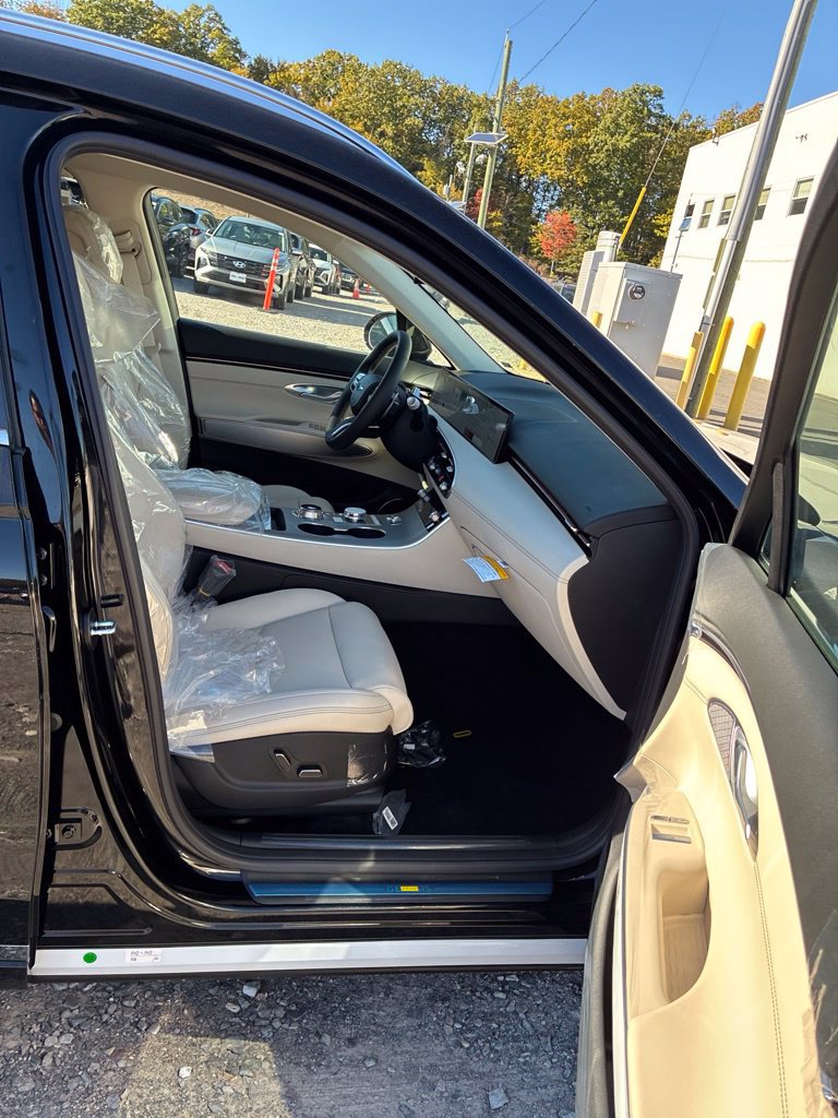 New 2027 Genesis GV70 2.5T Select AWD/4WD image 17