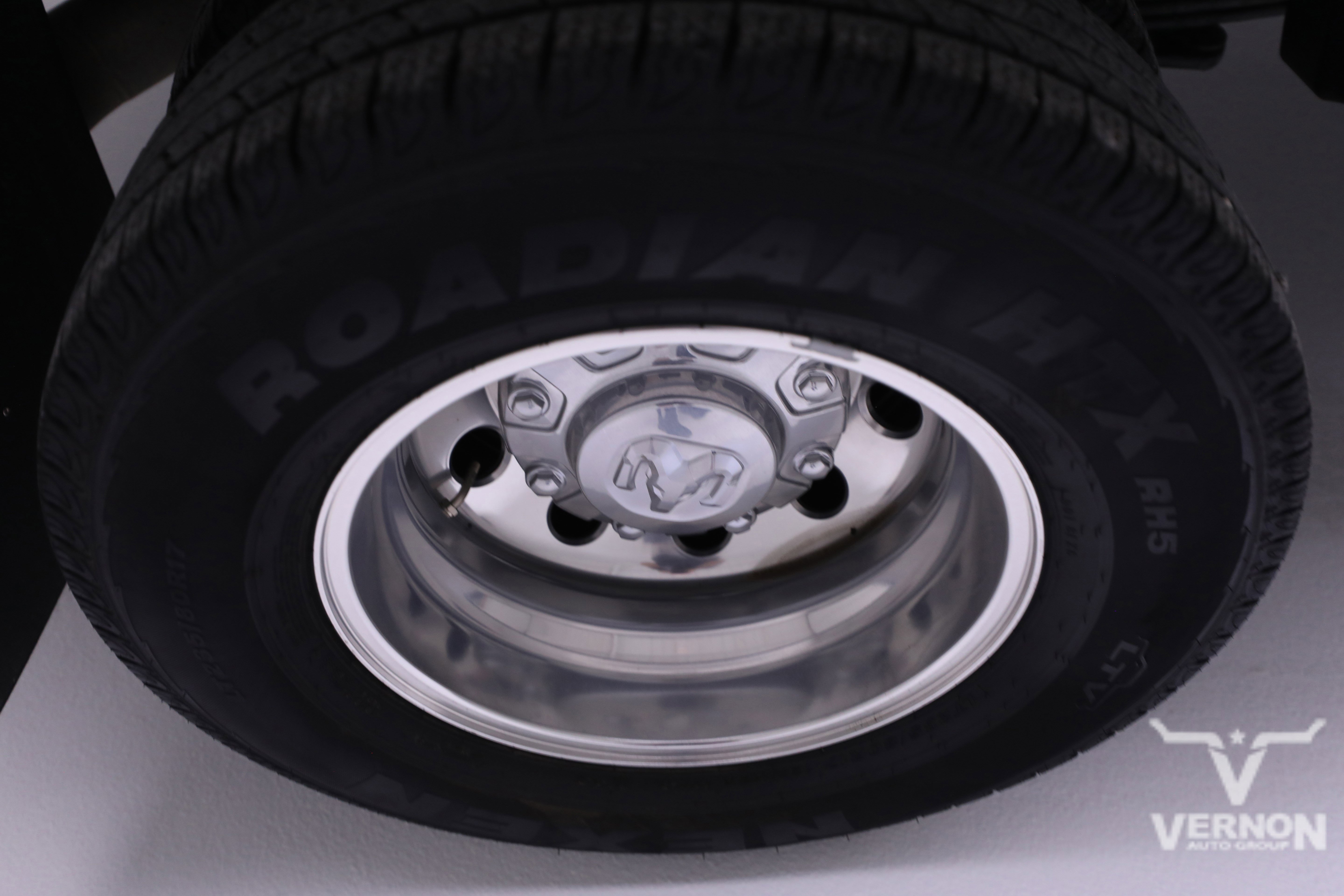 Used 2024 RAM 3500 Laramie w/ Chrome Bumper Package image 33