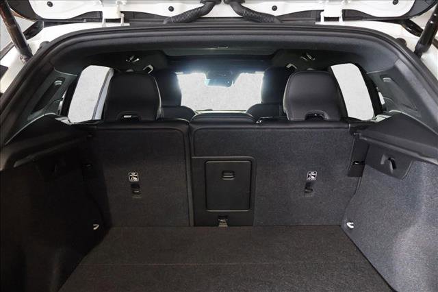 Used 2021 Volvo XC40 T5 R-Design image 6