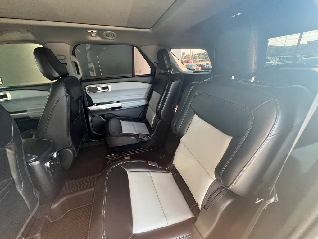 Used 2023 Ford Explorer XLT w/ Equipment Group 202A RWD image 16