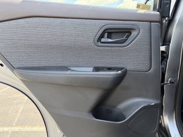 Used 2021 Nissan Rogue S AWD/4WD image 21