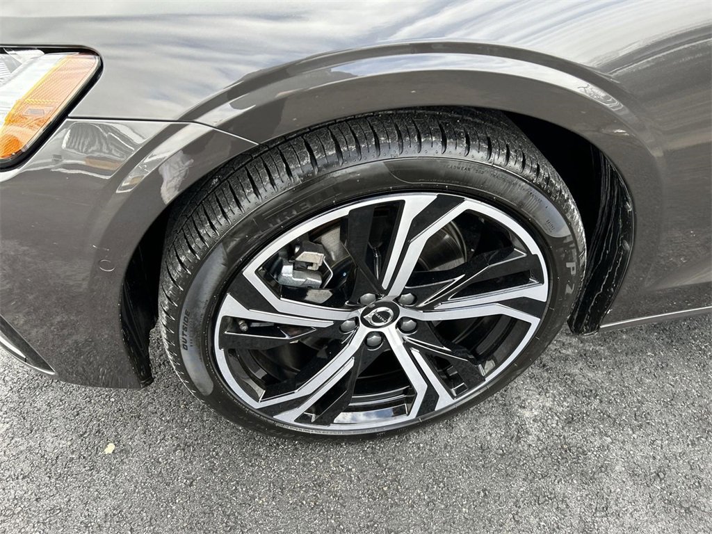 Certified 2025 Volvo S60 B5 Plus image 10