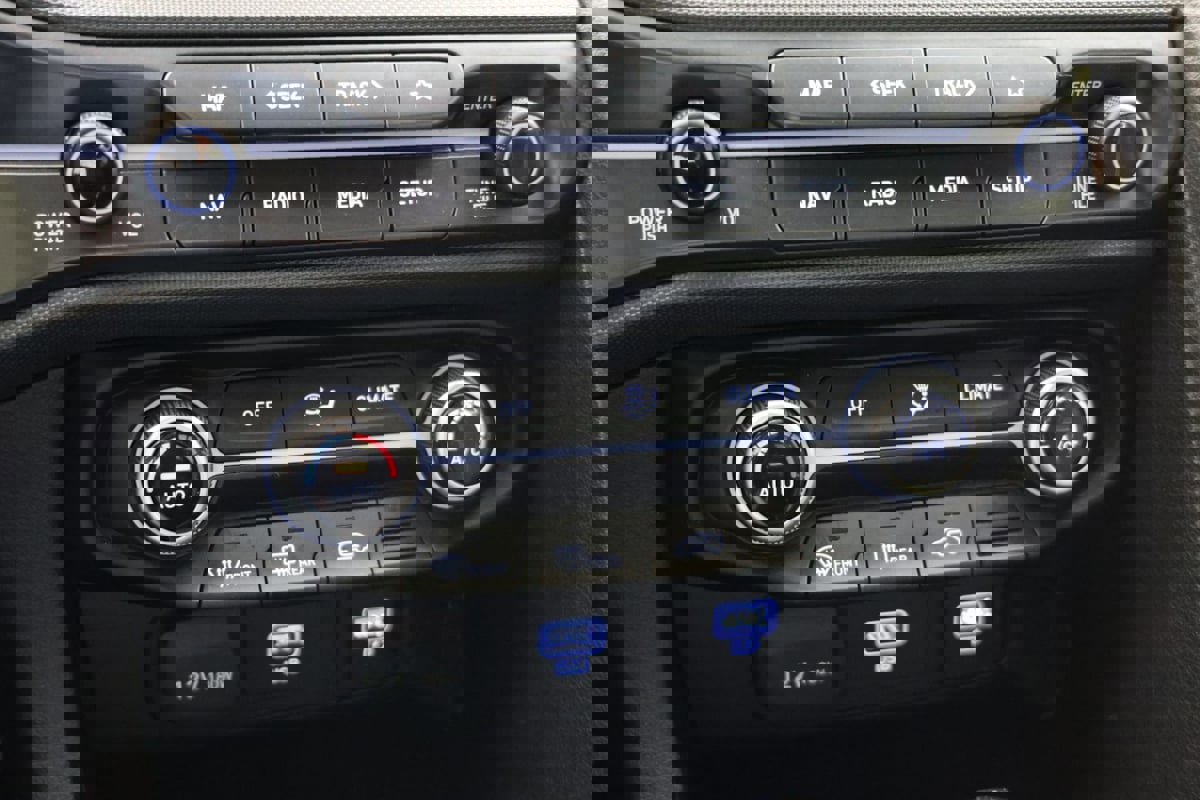 Used 2022 Hyundai Veloster N image 27