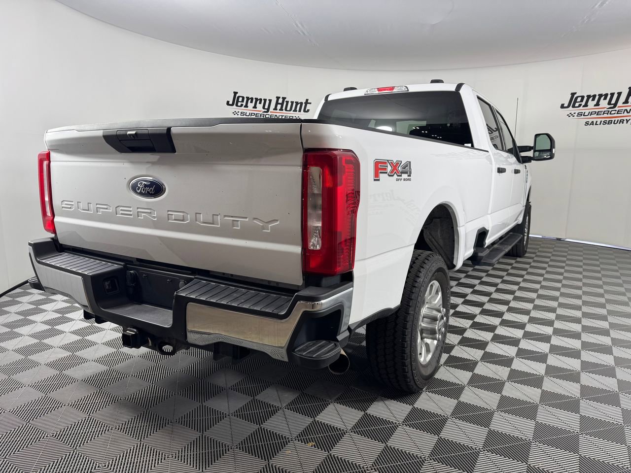 Used 2024 Ford F350 XLT w/ FX4 Off-Road Package image 7