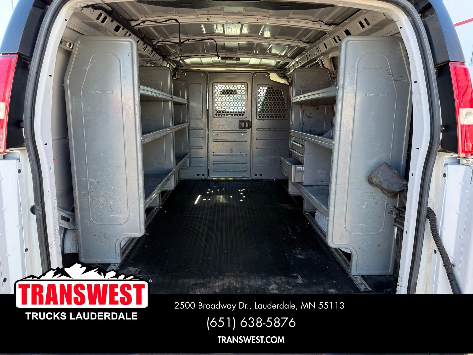 Used 2017 Chevrolet Express 3500 RWD image 12