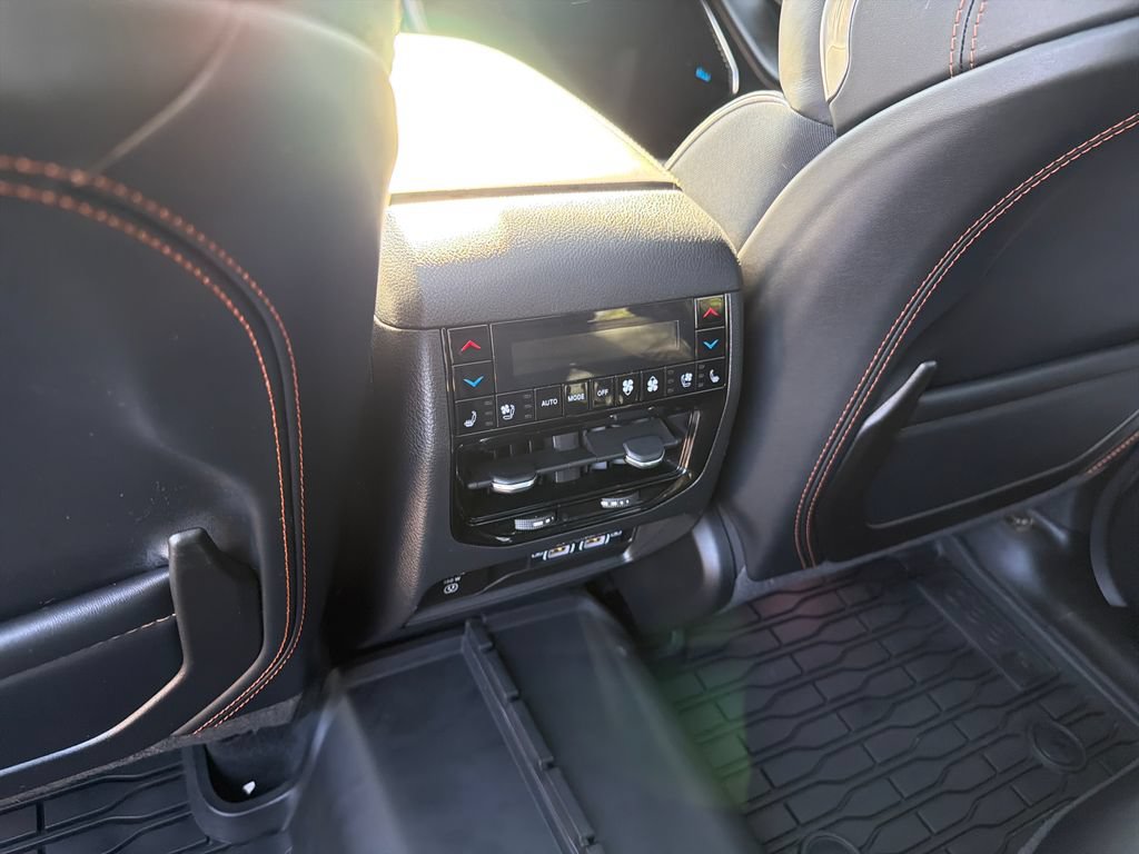 Used 2023 Jeep Grand Cherokee Summit AWD/4WD image 32