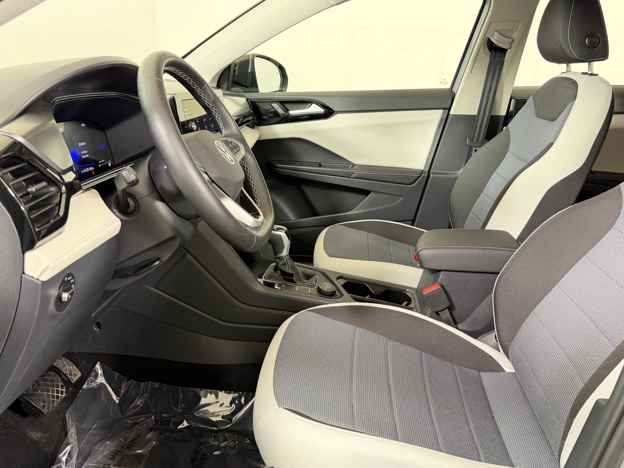 Used 2025 Volkswagen Taos S AWD/4WD image 5