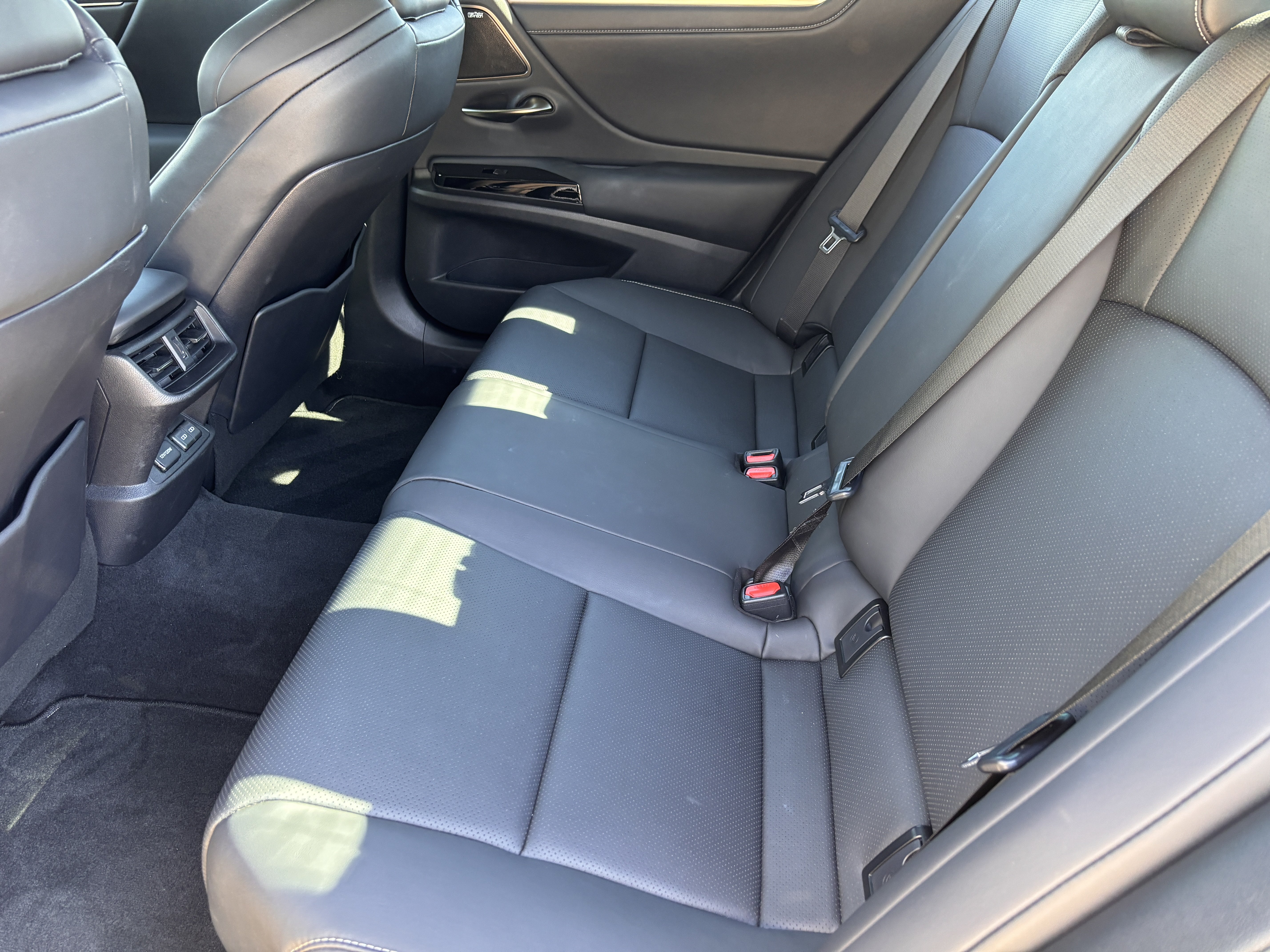 Certified 2024 Lexus ES 350 F Sport w/ Accessory Package (Z2) FWD image 35