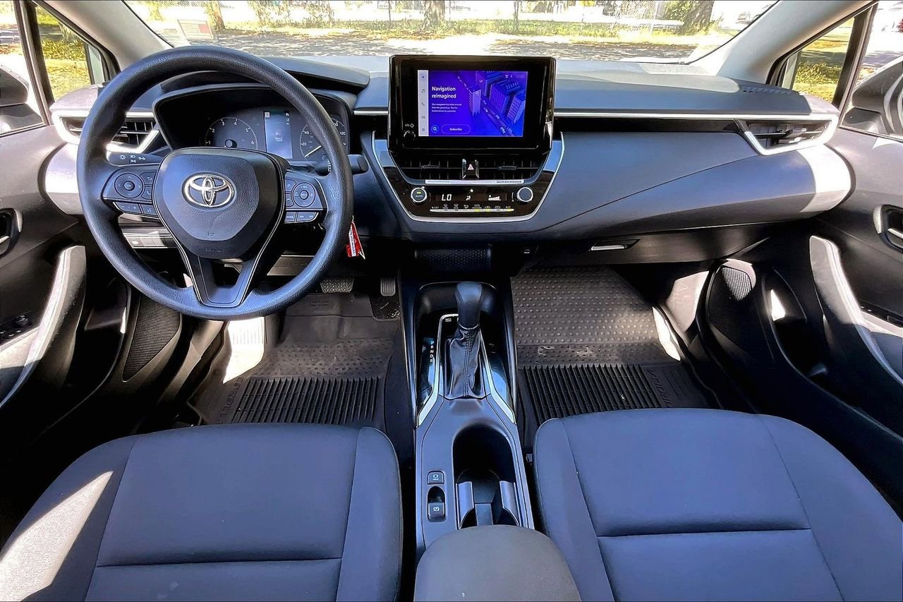 Used 2025 Toyota Corolla LE image 7