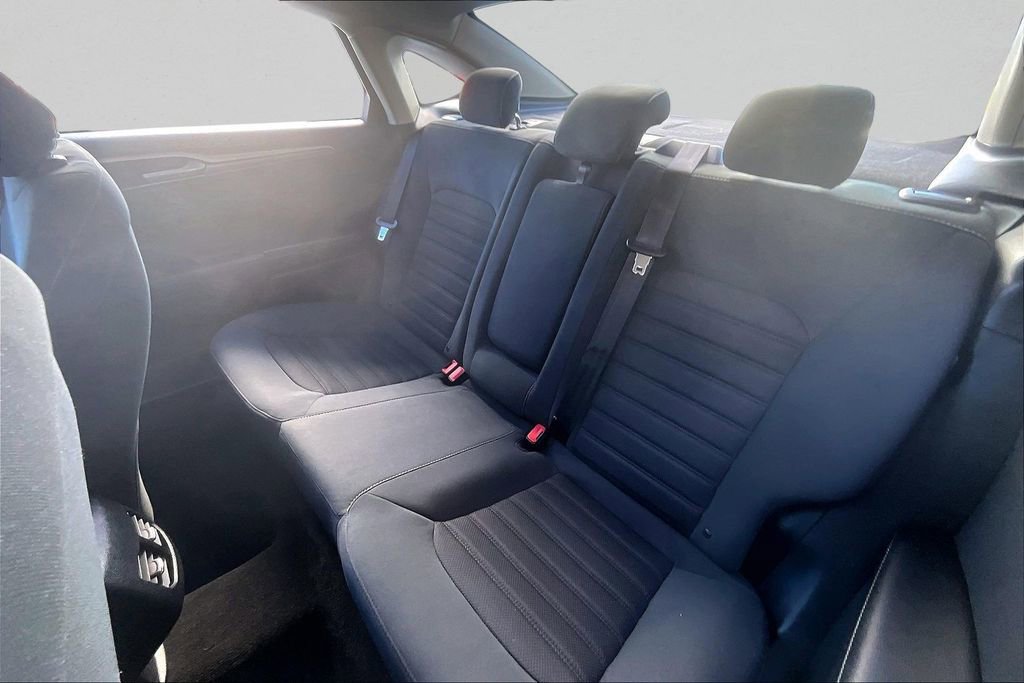 Used 2020 Ford Fusion SE image 20