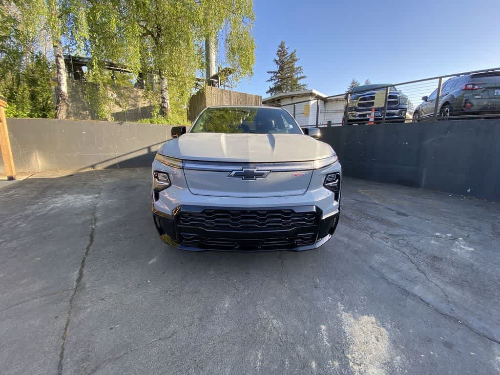 Used 2025 Chevrolet Silverado EV RST AWD/4WD image 9