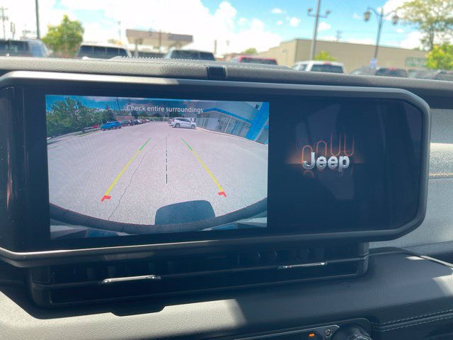 Used 2024 Jeep Wrangler Unlimited Sahara AWD/4WD image 6