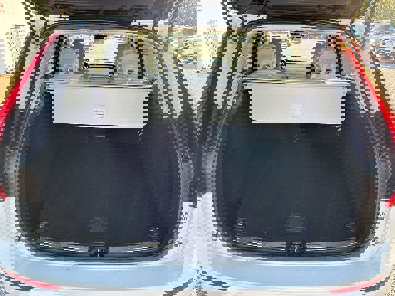 Used 2021 Volvo XC60 T5 Momentum image 26