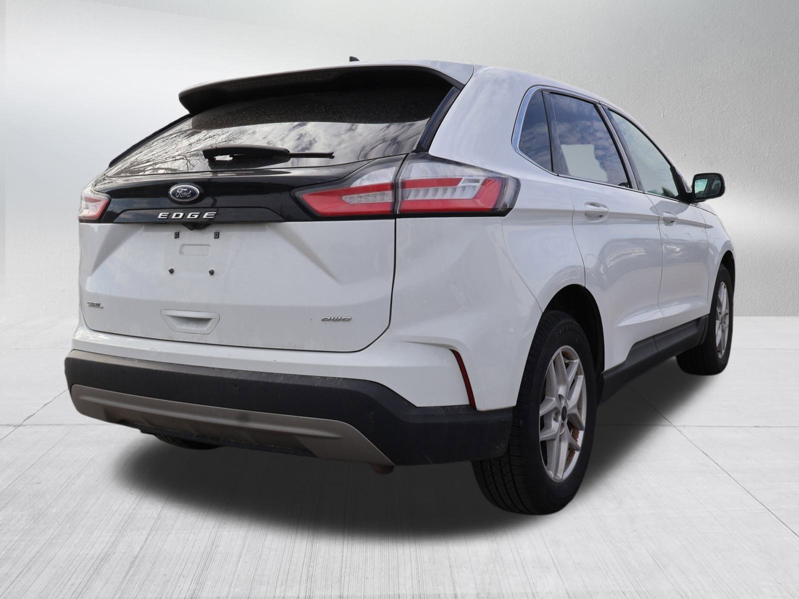 Used 2023 Ford Edge SEL image 7