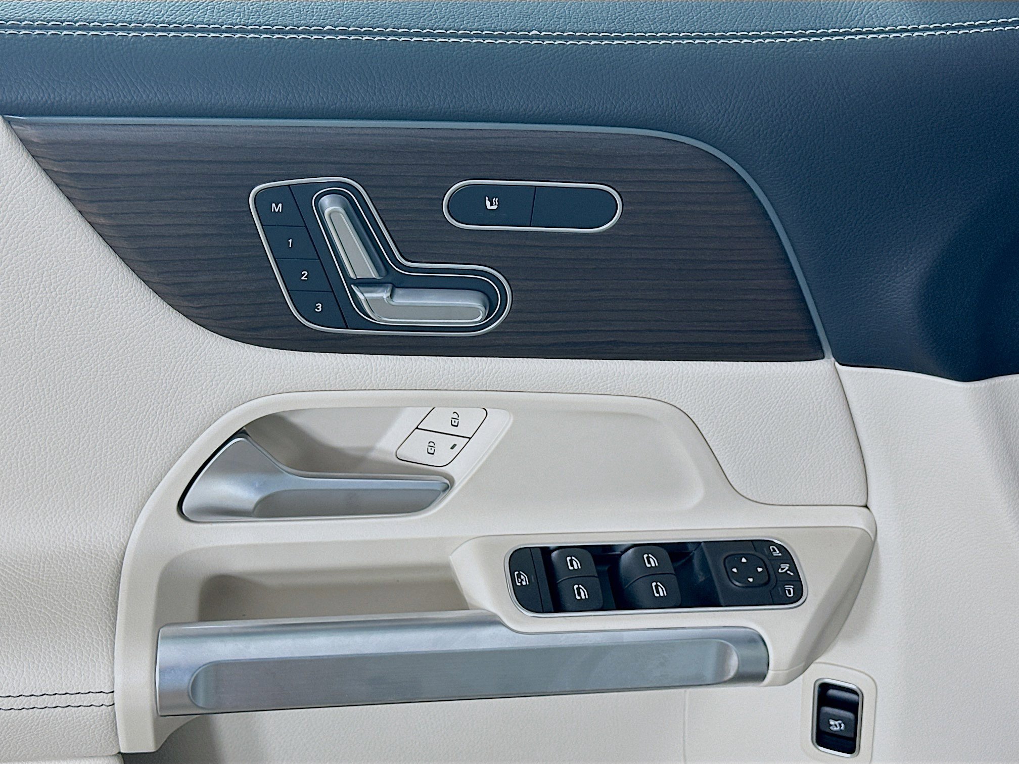 Certified 2025 Mercedes-Benz GLB 250 4MATIC image 23