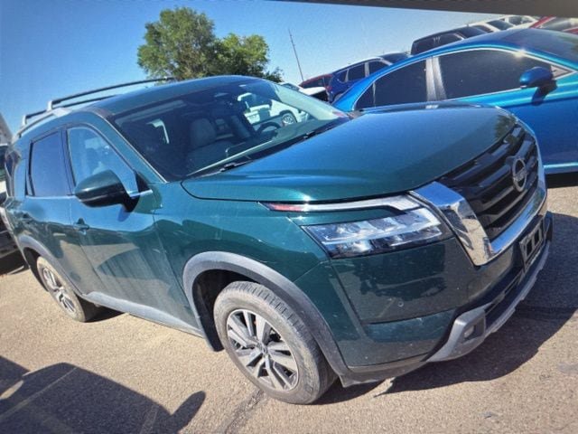 Used 2022 Nissan Pathfinder SL FWD video 1