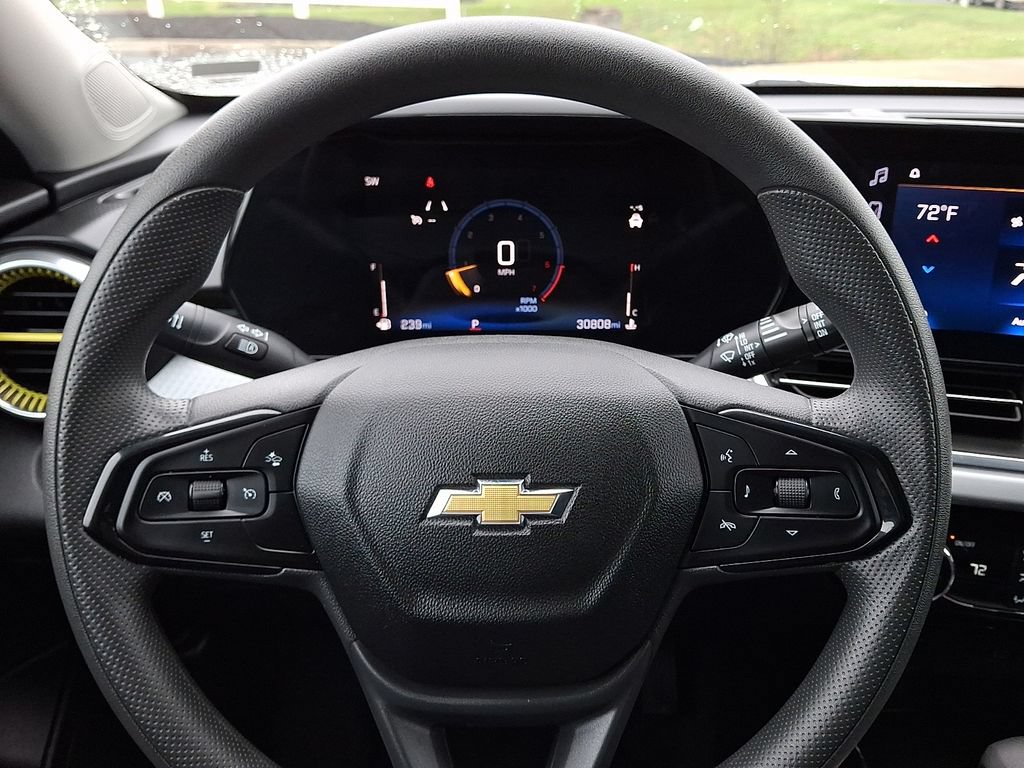 Used 2025 Chevrolet Trax LT FWD image 20