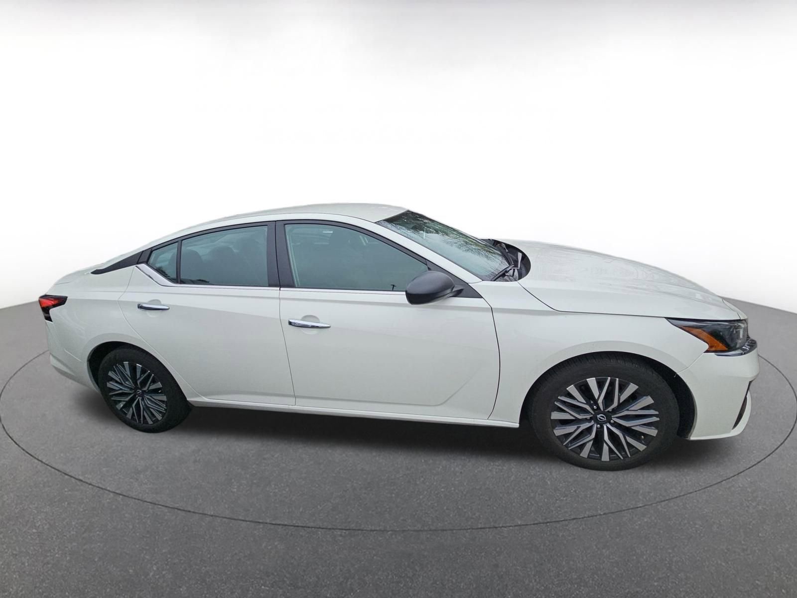 Used 2025 Nissan Altima 2.5 SV image 8