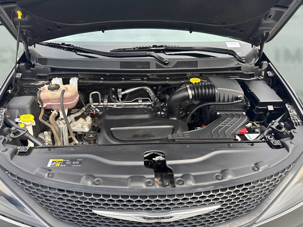 Used 2021 Chrysler Voyager Lxi w/ Cold Weather Group FWD image 21