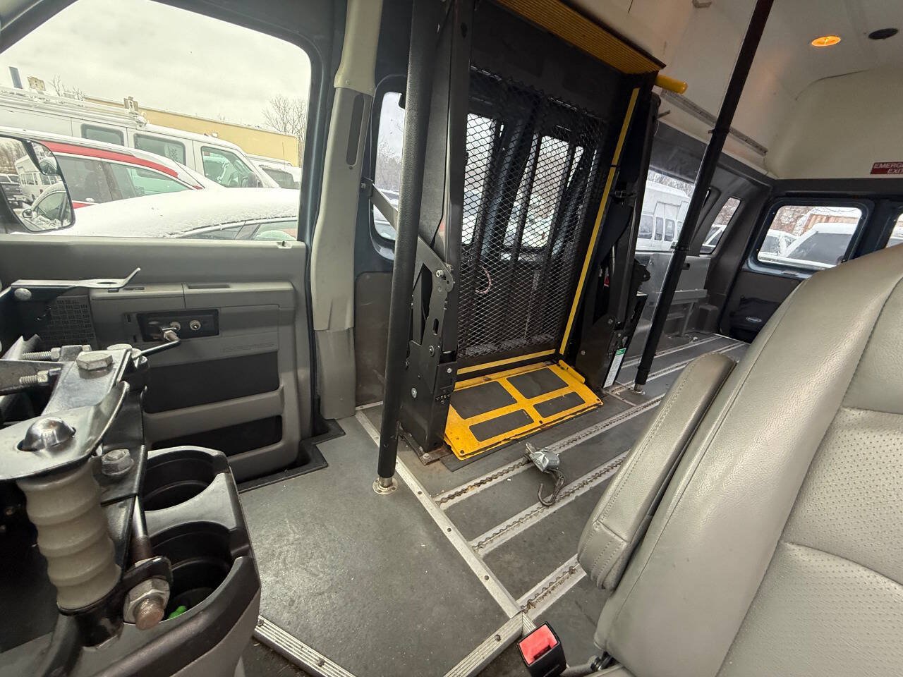 Used 2014 Ford E-350 and Econoline 350 Extended Super Duty w/ Power Group RWD image 18