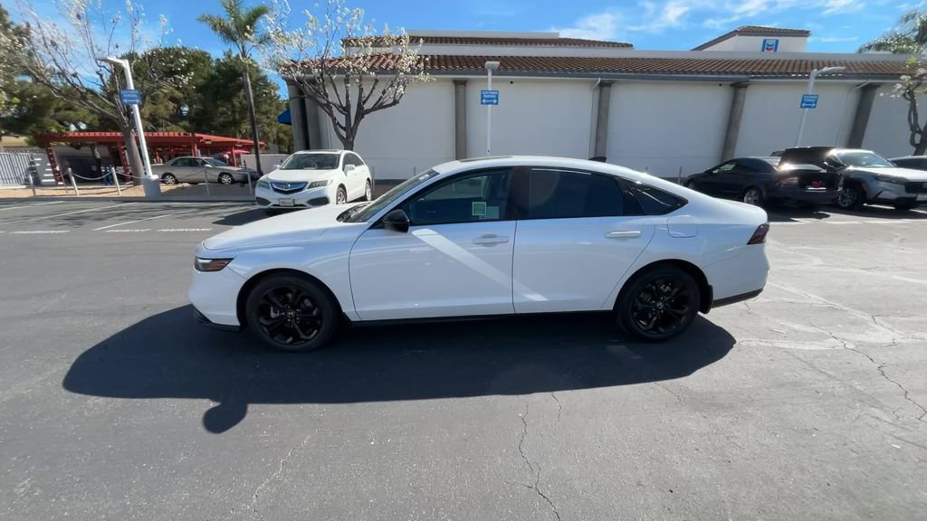 Certified 2025 Honda Accord SE image 5