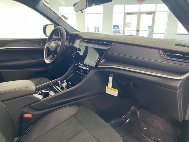 New 2026 Jeep Grand Cherokee Altitude AWD/4WD image 24
