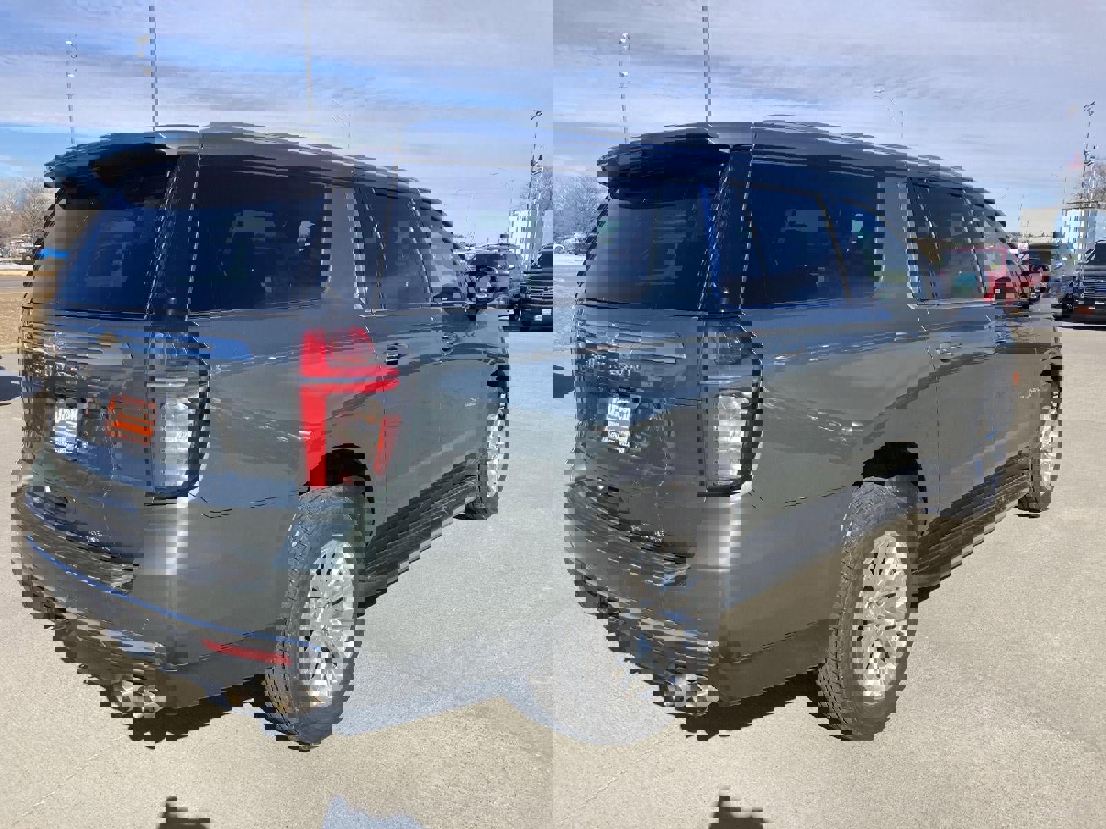 Used 2023 Chevrolet Suburban Premier image 4