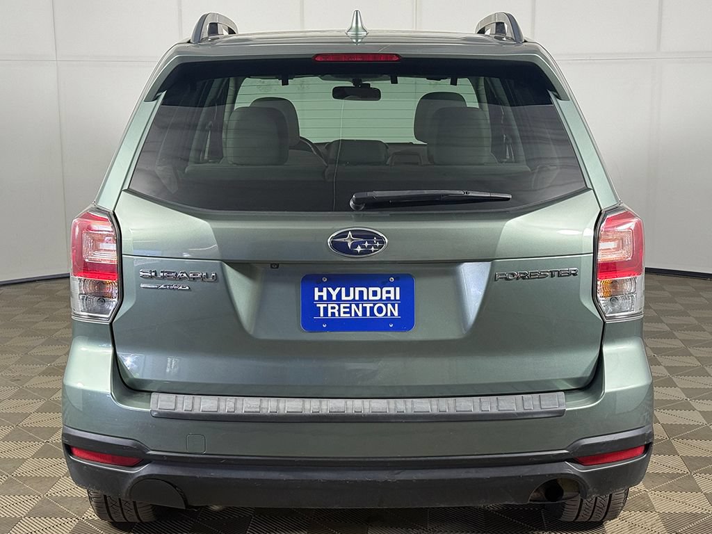 Used 2018 Subaru Forester 2.5i Premium w/ All-Weather Package AWD/4WD image 10