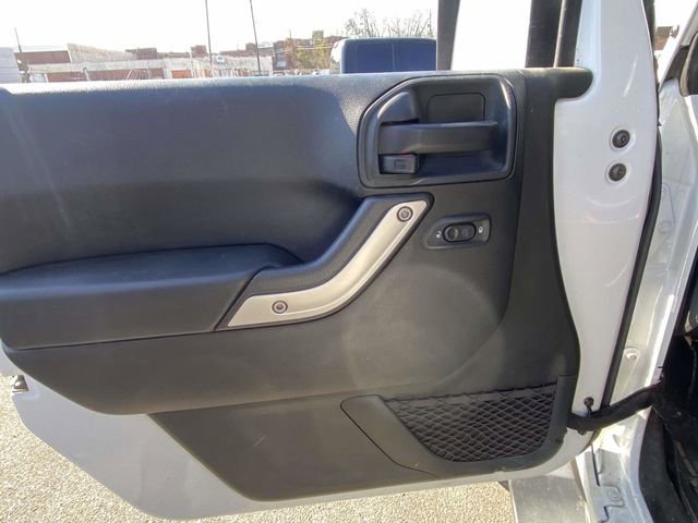 Used 2018 Jeep Wrangler Unlimited Sahara image 13