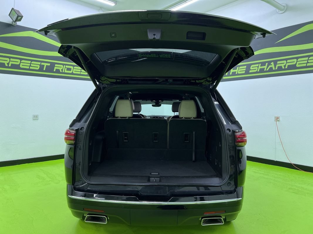 Used 2023 Chevrolet Traverse Premier w/ LPO, 'HIT The Road' Package FWD image 9