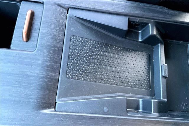 Used 2023 Nissan Ariya AWD image 32