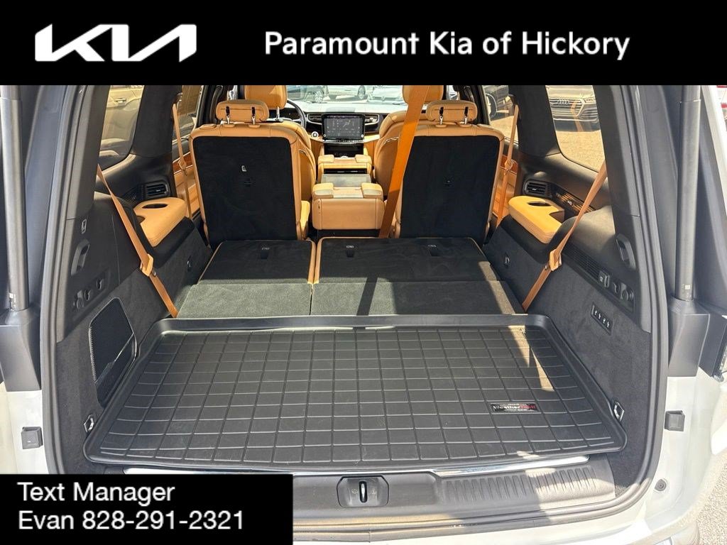 Used 2022 Jeep Grand Wagoneer Series III AWD/4WD image 12