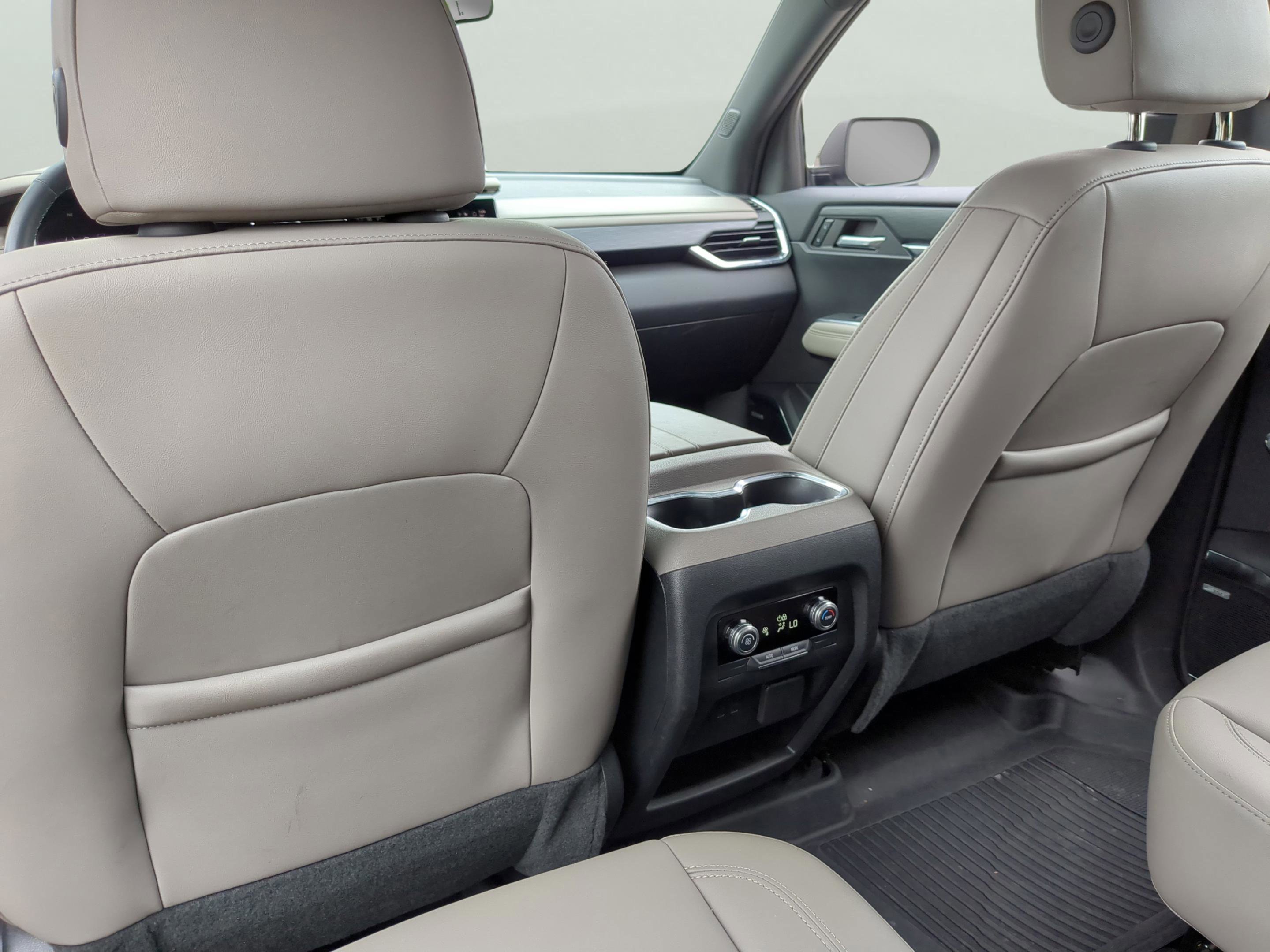 Used 2024 GMC Acadia Elevation image 25