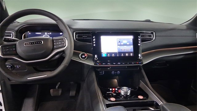 Used 2025 Jeep Wagoneer L Series II w/ 8-pass Seating Package image 10